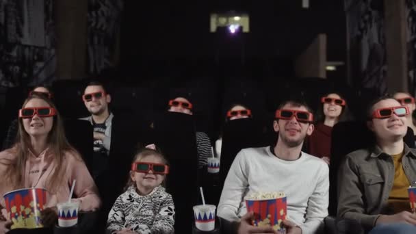 Young people watch movies in cinema: comedy in 3D. - Footage, Video