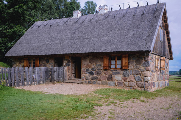 Oude stenen huisje - Foto, afbeelding