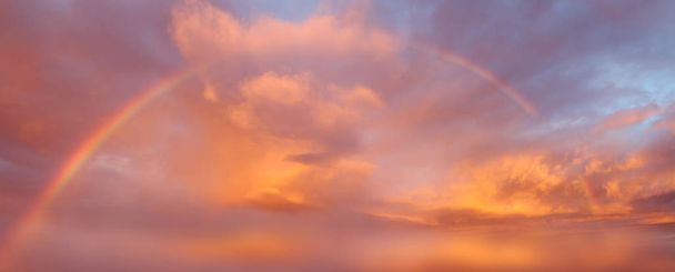 Regenbogen am Himmel - Foto, Bild