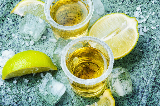 tequila au citron vert et sel
 - Photo, image