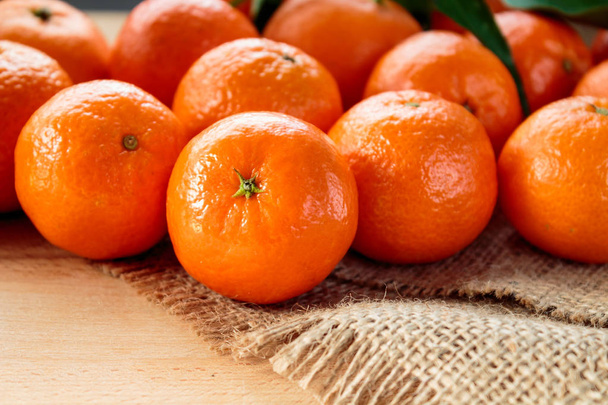 Clementines on rustic wooden table - Foto, immagini