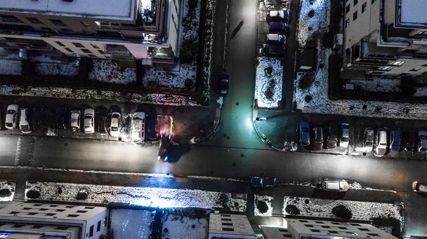 Luftaufnahme der Stadt bei Nacht. Wohngebiet. - Foto, Bild