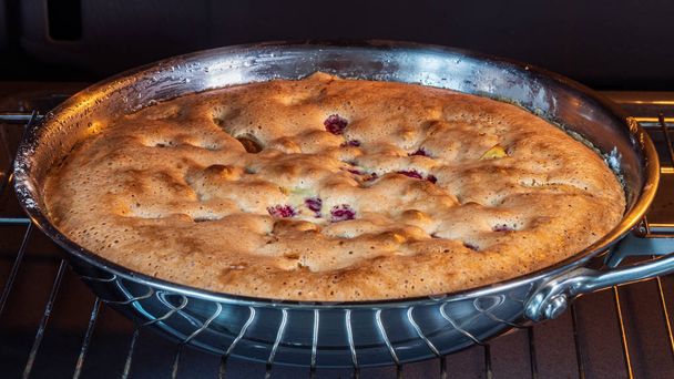 mantar ile ev yapımı pişmiş pasta - Fotoğraf, Görsel