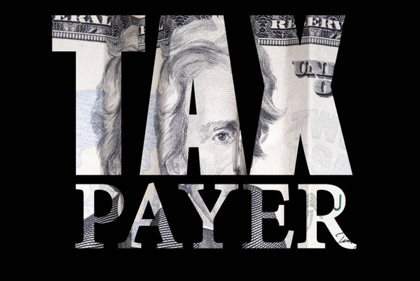 Плакат с надписью "Плательщик налогов" на черном фоне с деньгами
 - Фото, изображение