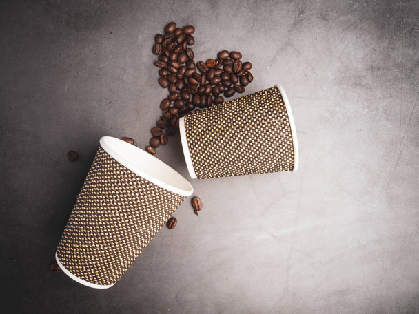 sydän symboli kahvipapuja kertakäyttöinen paperi kuppi
 - Valokuva, kuva