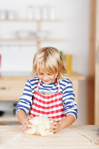 Cute little girl baking cookies - Foto, Bild
