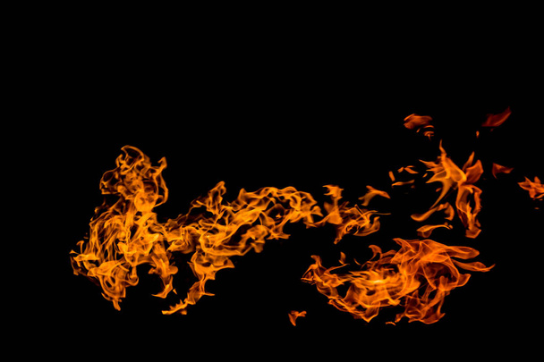 Ohnivé plameny na černém pozadí. požár na černém pozadí izolován. požární vzory - Fotografie, Obrázek