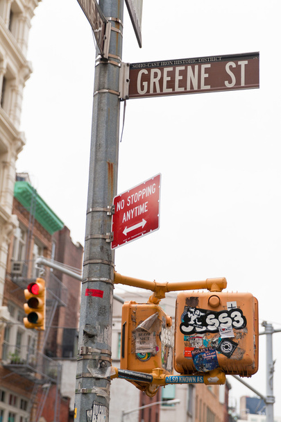 Уличные знаки в Нью-Йорке, США
 - Фото, изображение