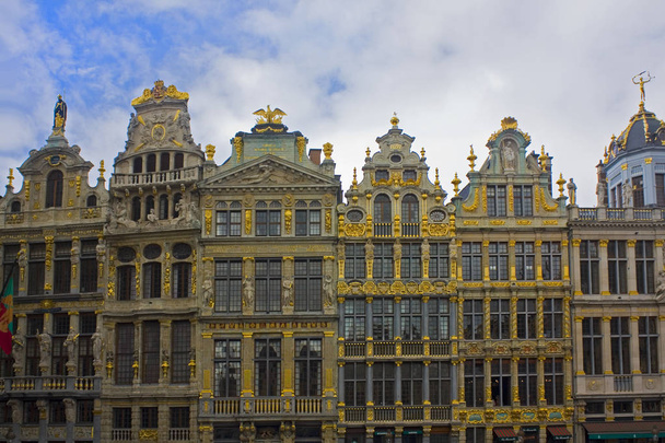 BELGIUM, BRUSSELS - May 1, 2019: Guildhalls on the Grand Place in Brussels - Foto, afbeelding