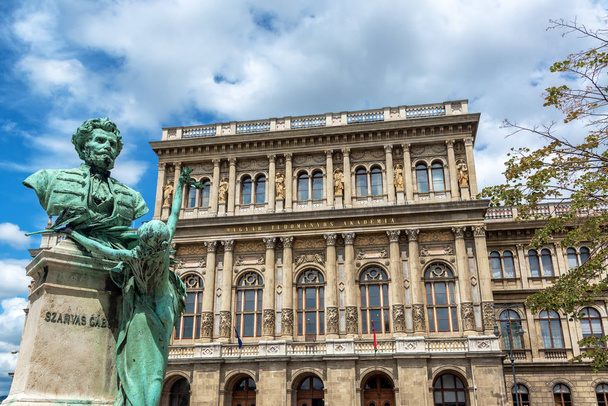 Arquitectura histórica en Budapest, Hungría
 - Foto, Imagen