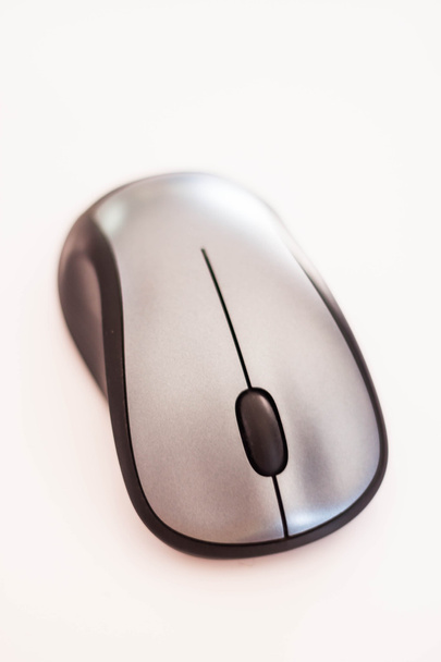 srebrny Bezprzewodowa mysz na białym tle - Zdjęcie, obraz