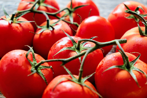 Delicious red tomatoes. Summer tray market agriculture farm full of organic vegetables. - Foto, Imagem