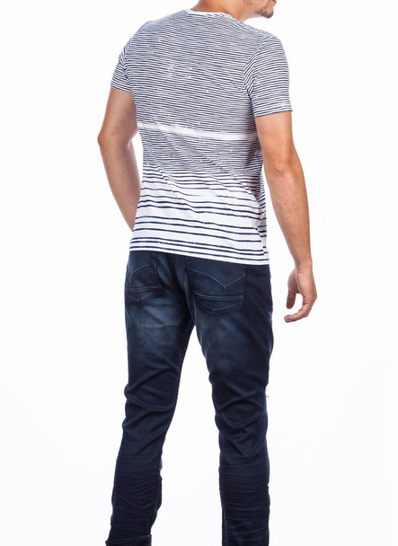 Moda roupas, t-shirt e jeans para homens fotos feitas em fundo branco
 - Foto, Imagem