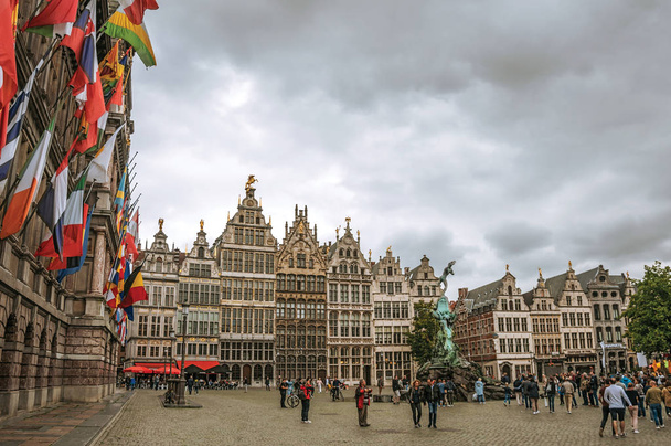 City Hall and old buildings at the Grote Market Square in Antwerp - Фото, изображение