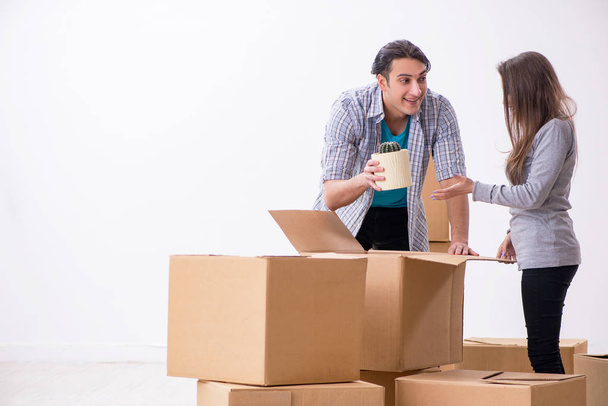 Young pair moving to new flat  - Photo, Image