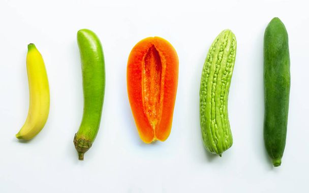 Banana, berinjela longa verde, mamão maduro, melão amargo, p verde
 - Foto, Imagem