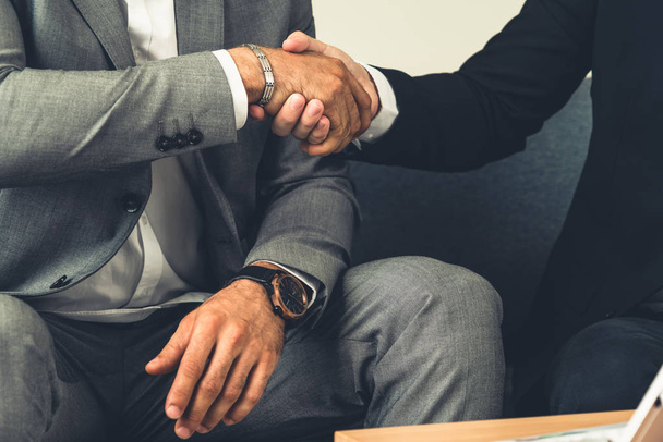 Businessmen handshake business deal in office. - Foto, imagen