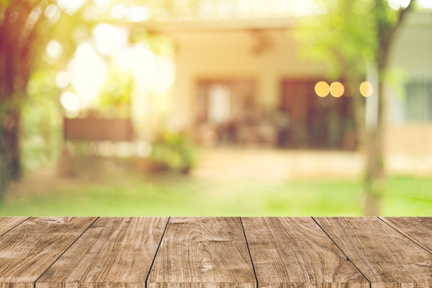 wooden table space with green home backyard view blur background for advertising template - 写真・画像