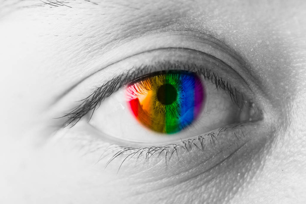 Värit Silmät Vision käsite, LGBT sateenkaari värikäs oppilas lähikuva makro
 - Valokuva, kuva