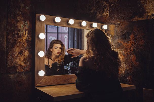 Beautiful fashion model woman posing near the mirror - Фото, зображення