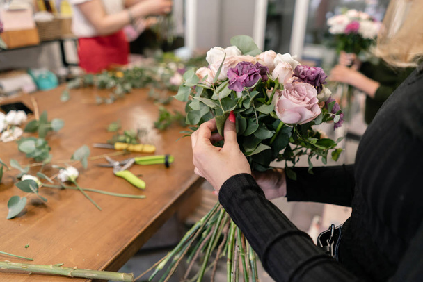 education in the school of floristry. Master class on making bouquets. Summer bouquet. Learning flower arranging, making beautiful bouquets with your own hands. Flowers delivery - Photo, Image