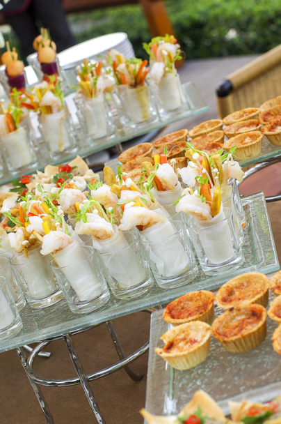 Doce sobremesas à espera de restaurantes convidados
 - Foto, Imagem