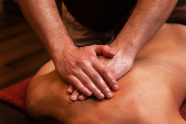 back massage to woman - Фото, зображення