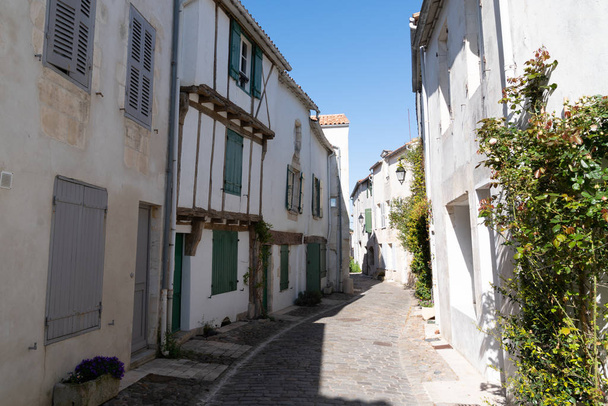 medieval Houses street in saint martin ile de re, France - Fotoğraf, Görsel