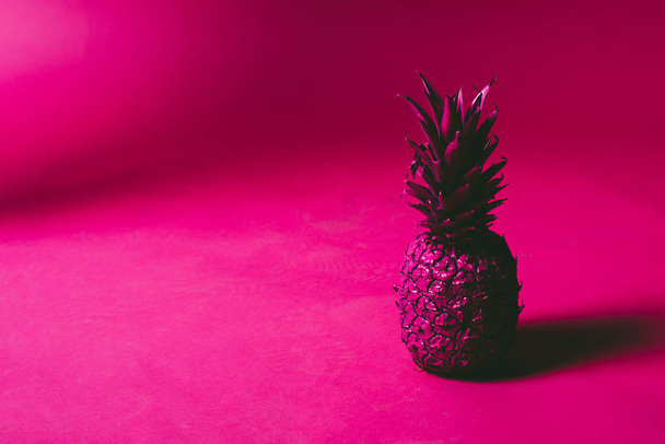Pink pineapple on a pink background - Fotoğraf, Görsel