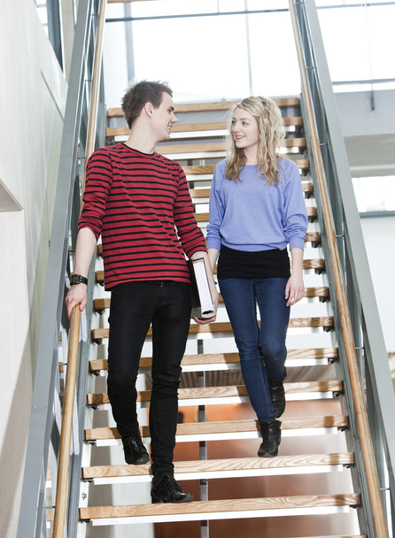 Couple marcher les escaliers
 - Photo, image
