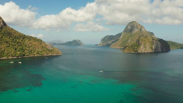 Zeegezicht met tropische eilanden El Nido, Palawan, Filipijnen - Foto, afbeelding
