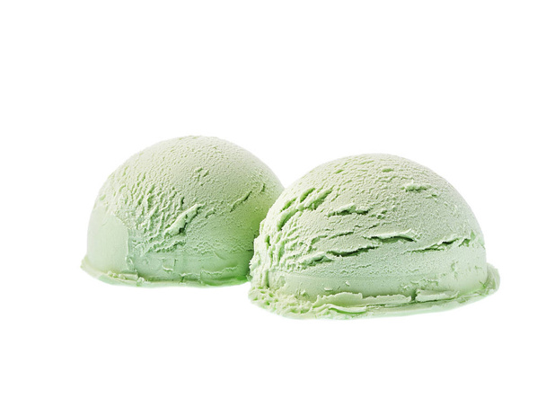 yeşil dondurma beyaz arka plan, diyagonal kompozisyon izole - Fotoğraf, Görsel