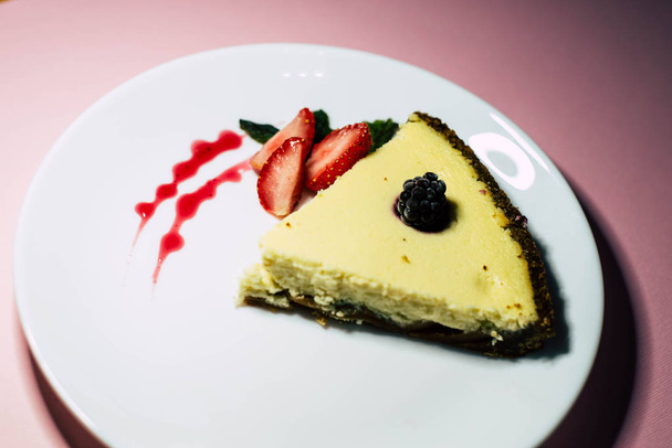 Cheesecake with berries on a white plate - Zdjęcie, obraz