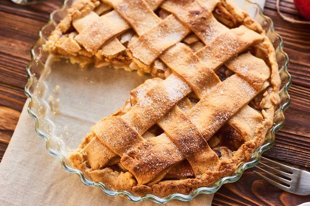 Tasty homemade apple pie. American pie. Apples. Cinnamon. Plate. Linen towel. Wooden background. Top view - Photo, image