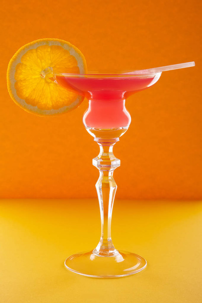 Scofflaw cocktail on orange background - Valokuva, kuva