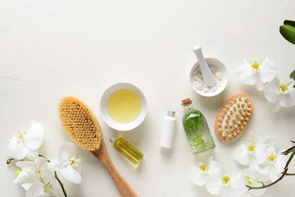 Wellness-Hintergrund mit Produkten zur Entspannung und Hautpflege - Foto, Bild