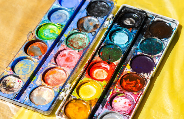 Diversi acquerello colorato usato vernice
 - Foto, immagini