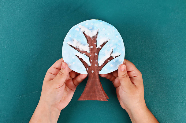 Diy paper tree four seasons summer, autumn, winter, spring. Tree 4 season. Childrens creativity - Foto, imagen