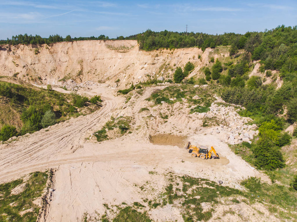 vista superior de la mina de arena pesada industrial
 - Foto, Imagen
