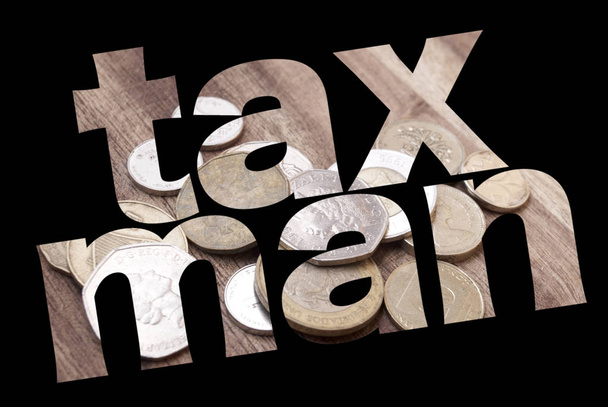 Nápis-Taxman s texturou dolaru uvnitř na černém pozadí - Fotografie, Obrázek