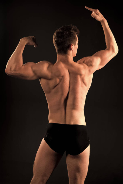 Mies urheilija lihaksikas elin, vartalo, takaisin näkymä
 - Valokuva, kuva