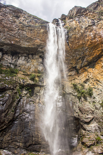 タブレイロの滝、ブラジルの3番目に大きな滝とミナスジェライス州の大きい1. - 写真・画像