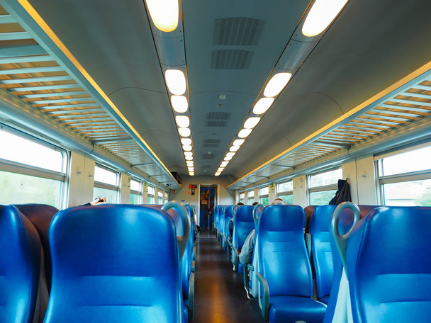 Μπλε καρέκλα στο τρένο άμαξες - Φωτογραφία, εικόνα
