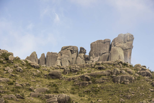 Estantes del pico Itatiaia
 - Foto, Imagen