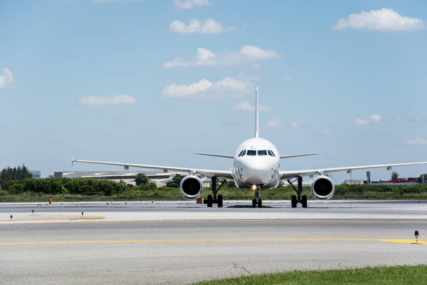 Airplane ready to take off from runway - Photo, Image