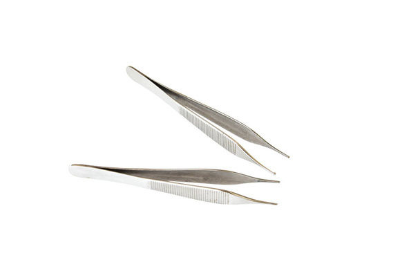 Instrumentos cirúrgicos (pinças, alicates, grampo da lâmina, bisturi
 - Foto, Imagem