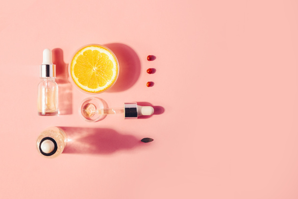 Serum with vitamin C, concept design. Beauty therapy, body care. Minimalism Flat lay. - Foto, imagen
