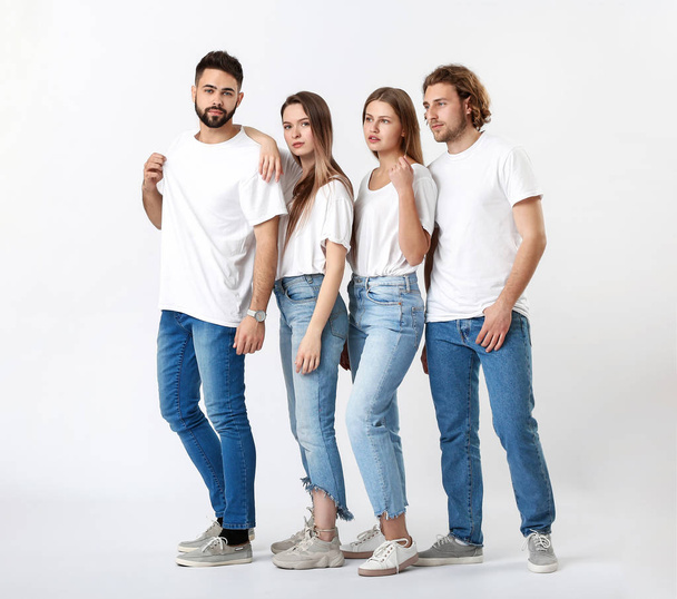 Стильные молодые люди в джинсах на белом фоне
 - Фото, изображение