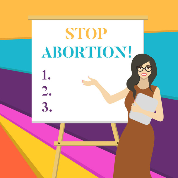 Текст слова Stop Abortion. Бизнес-концепция для прекращения медицинской процедуры, которая использовалась для прекращения беременности Белая женщина в очках, стоящая у чистой доски на стенде Презентация
. - Фото, изображение