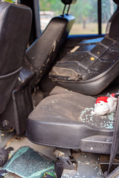 Belseje összetört jármű - Fotó, kép